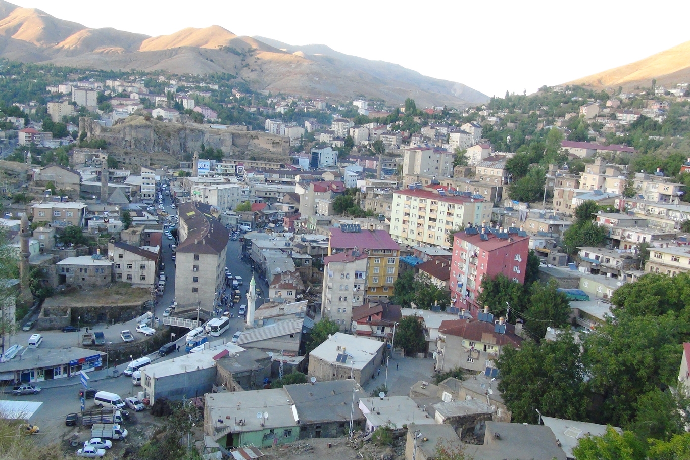 Kadim şehir Bitlis ekonomik sorunlarla boğuşuyor Kadim şehir Bitlis ekonomik sorunlarla boğuşuyor